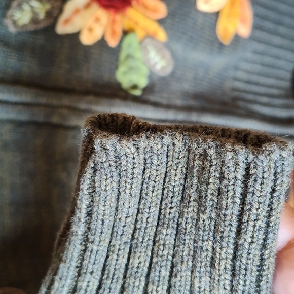 Stitches in time fall foower sweater - Picture 5 of 6